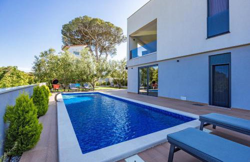 Villa Pinus - Private Pool, Jacuzzi, Game Room - Foto 6