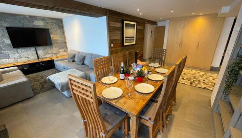 Ski in-Ski out! Spacious & Stylish Apartment for 8 in the heart of Lavachet - Foto 1