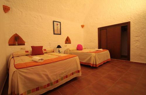 Cuevas la Chumbera - Photo 27