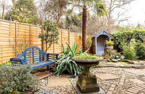 Elegant Highgate Garden Retreat - Photo 34