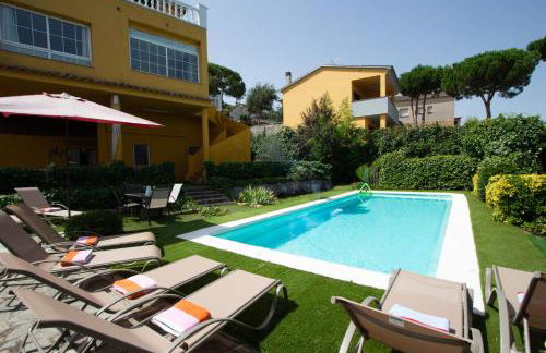 2 Private Abodes in One Magnificent Villa! - Foto 3