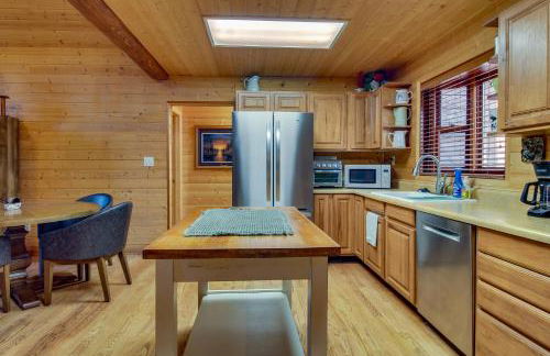 Hike, Fish and Relax Fireside! Forest Lakes Cabin - Foto 9