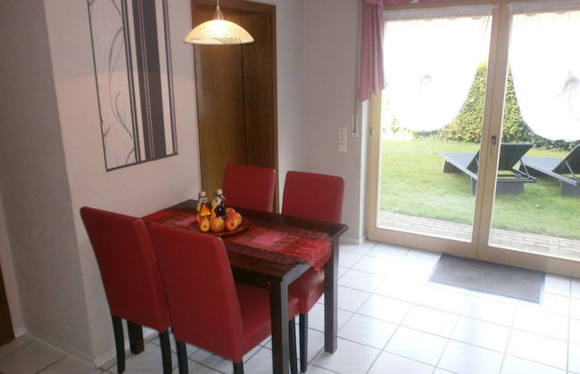 Modern Holiday Apartment With Large Garden Near the River Moselle - Photo 14