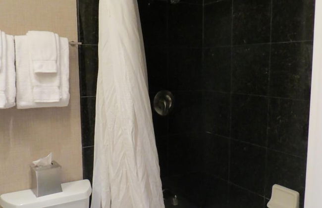 7 Springs Inn & Suites - Photo 32