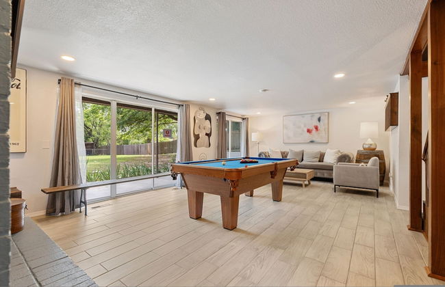 Spacious Family Home w Pool Hot Tub Large Yard - Photo 9