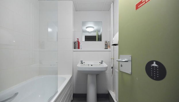 Salle de bain commune