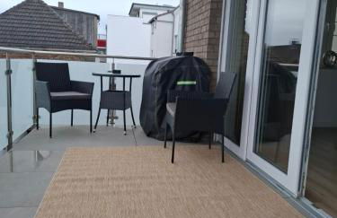 Luxsuite Still und Komfort 1 Balkon Grill TV-75 Zoll - Foto 37