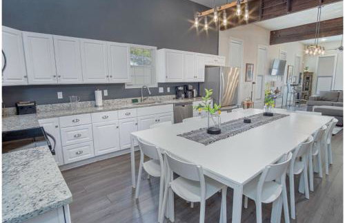 Gorgeous, Family-friendly Home Near Downtown - Foto 18