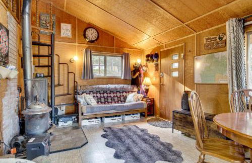 Hike, Fish and Ski! Waterfront Tygh Valley Cabin - Foto 4