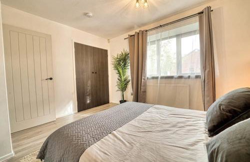 Modern 1BR Apt Netflix, Parking, M6 Access - Foto 18