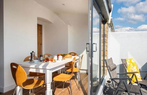 Hawkins Cottage with Hot Tub - Photo 23