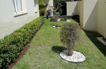 Luxury villa with private heated pool, garden and views of the sea and mountains. - Photo 40