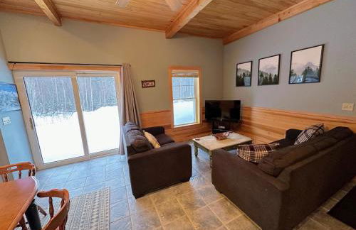 NEW Single family home with spectacular views and lots of space Privacy convenience and style - Foto 58