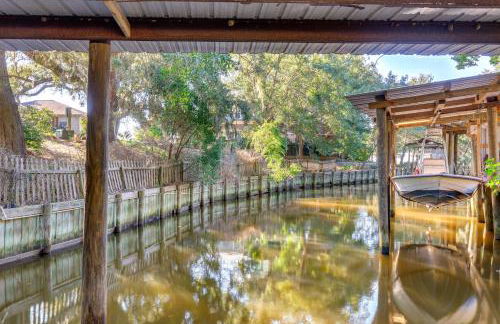 Waterfront Gulf Coast Home with Outdoor Oasis! - Foto 39