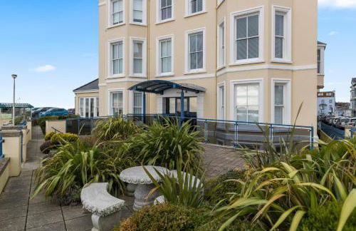 7 South Beach Court - Sea Front Apartment With Spectacular Sea Views - Photo 38