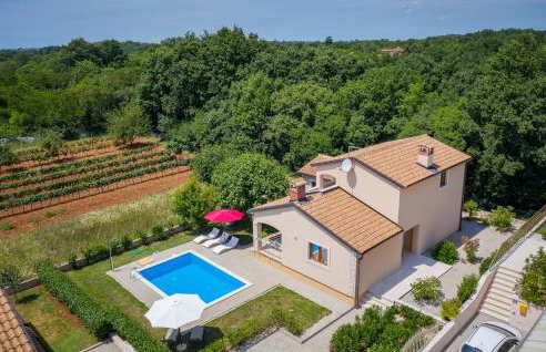 Three-Bedroom Holiday Home In Tinjan - Photo 1