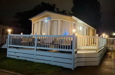 Caravan with hot tub at Tattershall lakes - Foto 1