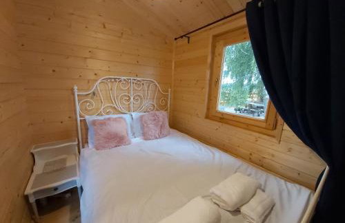 Drewniany Zakątek z sauną i jacuzzi - Foto 19