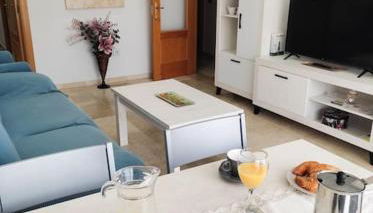 Apartamento renovado en el centro de Benalmádena - Photo 2