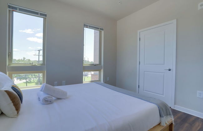 Spacious 2BR Apt with Den W Balcony - Foto 9