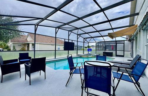 Modern 4BR 2BA with pool in gated community - Foto 10