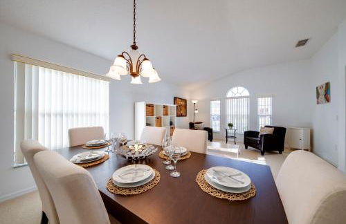 630- 3 Bedroom South facing Home with Pool Drenched in Florida Sunshine Perfect for Families - Foto 2