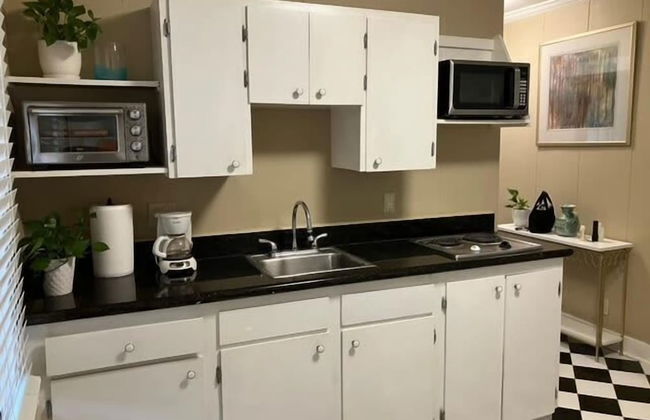 Cozy and Private Retreat - Photo 13