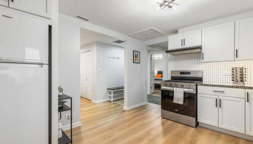 STUNNING freshly remodeled MODERN apartment - Foto 4