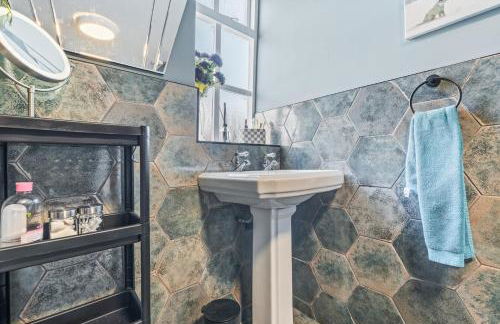 #54 The Balti Cottage Apartment - Sleeps 5 - Close to Kingsbury Water Park - " Perfect for Contractors and Families - Free parking" - Foto 30