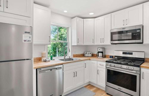 Sprawling Home 1 Mi to Downtown - Foto 35