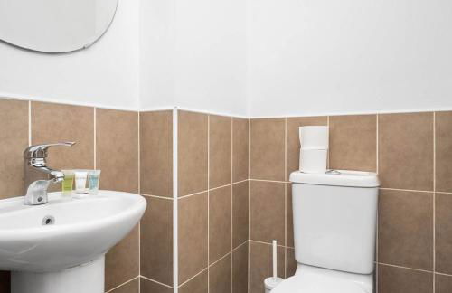 Modern Two Bed House - Garden - Parking - Smart TV - 2GMS - Foto 42