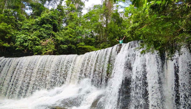 Enjoying the scenery of the Diamond Curtains