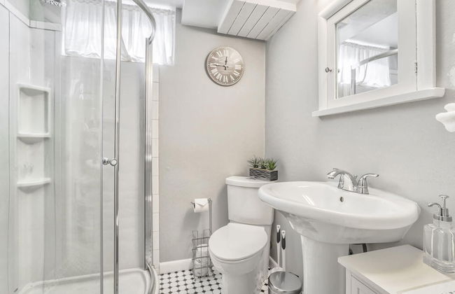 5BD Dog Friendly Family Getaway Near Downtown! - Photo 35