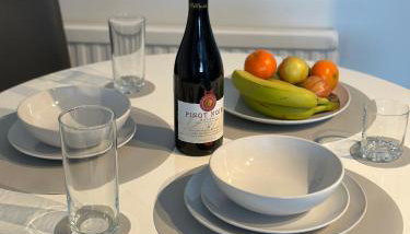 Dartford Luxurious House with Parking - Netflix - Wi-Fi - Foto 2