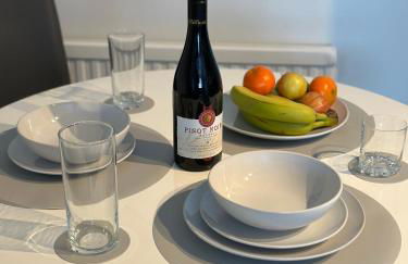 Dartford Luxurious House with Parking - Netflix - Wi-Fi - Photo 2