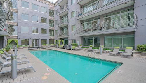 Modern 2BD DT - Balcony, Gym, W-D, Parking - Sleeps 8 - Foto 2