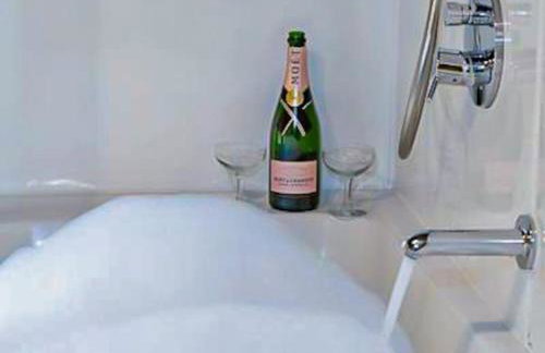 School House, cosy cottage for 12 with hot tub in the Peak District - Photo 38