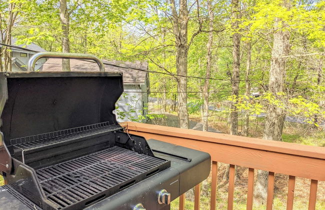 The Bear Foot Lodge by Avantstay Game Room, Deck, Beach/lake Access - Photo 24