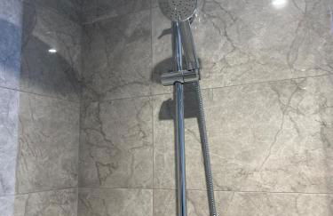 4 Town centre, Free off road parking, entire flat - Foto 10