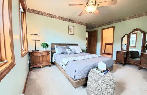 Artemis Lakehouse - Hot Tub, Lakefront & Racetrack - Photo 28