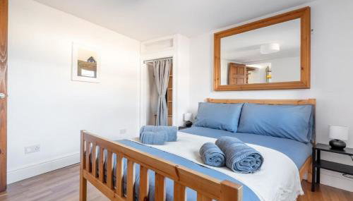 Cosy Fisherman's Cottage with Balcony & Sea Views - Photo 3