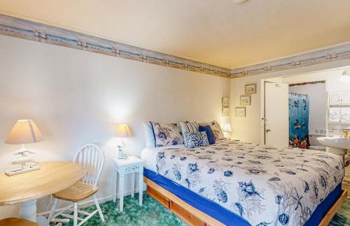 Cozy Coastal Condo Steps from the Beach with Deck Views - Foto 13