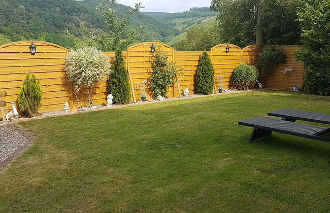 Modern Holiday Apartment With Large Garden Near the River Moselle - Photo 31