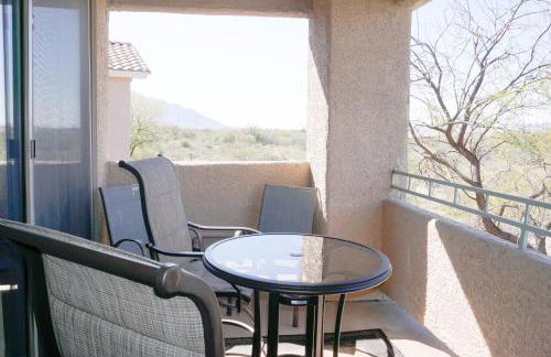 Mountain-view condo with incredible sunset views, pool, hot tub & grill - Foto 6