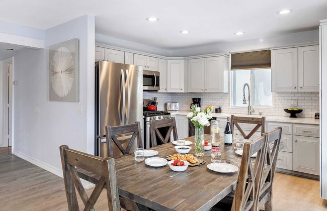 Sandy by Avantstay Oceanview, Steps to Beach Patio w/ Fire Pit + Dining Area - Foto 8