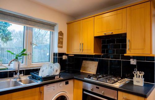 Beautiful Modern Home in London, Free Parking, Family Home, Sleeps 9, Close to Railway Station - Foto 37