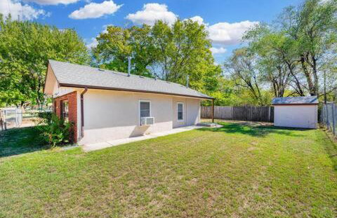 Cozy 1 Bed 1 Bath Home with Garage and Fenced Yard - Foto 20