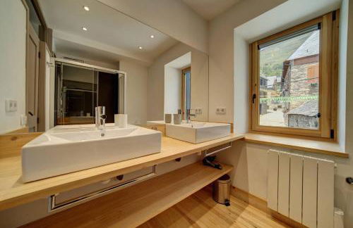 Casa Montlude - Elegancia rústica y confort moderno en el corazón del Valle de Arán by Eth Flòc - Foto 35