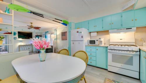 12 Mi to Skiing Manistee Lake Cottage with Fire Pit - Foto 5