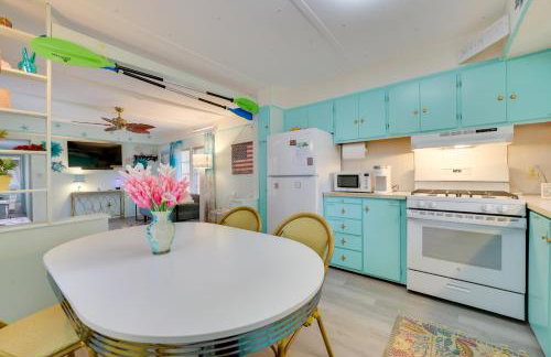 12 Mi to Skiing Manistee Lake Cottage with Fire Pit - Foto 5